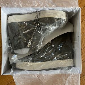 STEVE MADDEN Wedgie Grey Suede